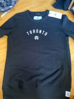 🇨🇦NWT reigning champ sweatshirt🇨🇦